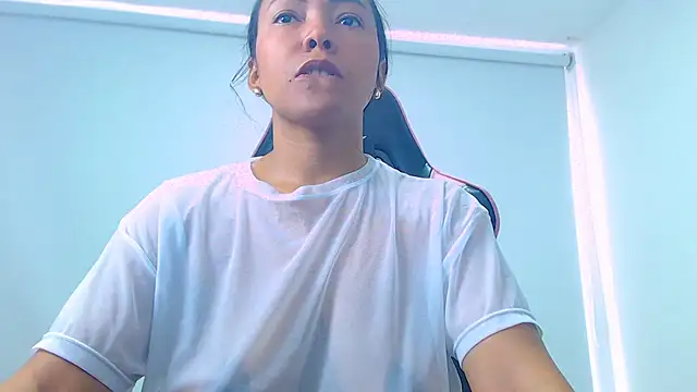 Saraahjoness online show from 10, 4, 2026