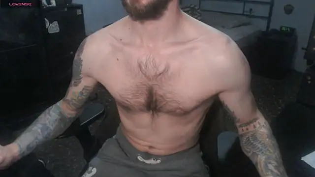 Snapshot of SexxxyLouis chatting on 17, 12, 2025 SexxxyLouis online show from 17, 12, 2025