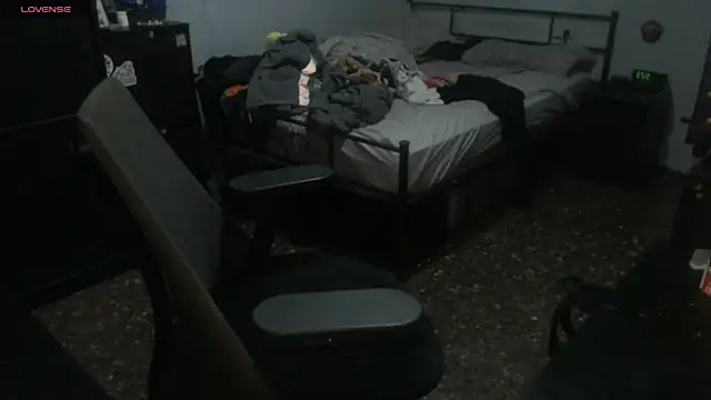 Snapshot of SexxxyLouis chatting on 23, 12, 2025 SexxxyLouis online show from 23, 12, 2025