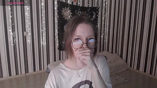 Snapshot of _Hanna_Moon_ chatting on 15, 10, 2025 Hanna Moon online show from 15, 10, 2025