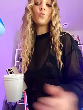 Snapshot of LilyOrion chatting on 24, 11, 2025 LilyOrion online show from 24, 11, 2025