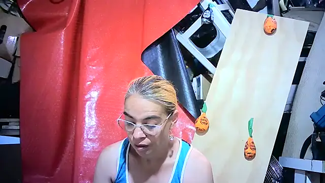 Snapshot of mari657 chatting on 27, 10, 2025 mari657 online show from 27, 10, 2025