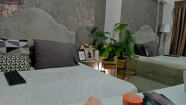 LisaCroft online show from 9, 2, 2026