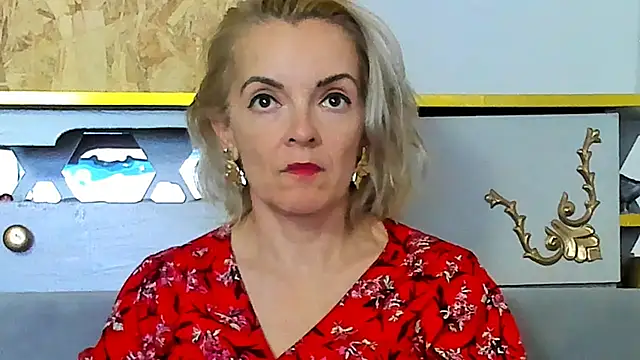 Snapshot of KateConner chatting on 8, 11, 2025 KateConner online show from 8, 11, 2025