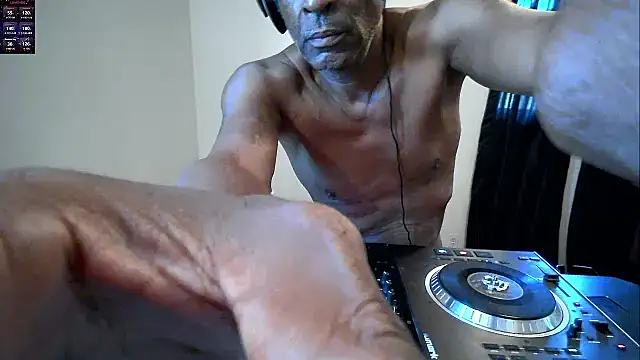 longdick4you8686 online show from 12, 9, 2025