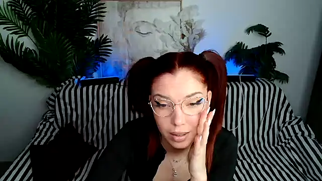 Snapshot of SEXY-GODDESabrina chatting on 7, 3, 2025 SEXY-GODDESabrina online show from 7, 3, 2025