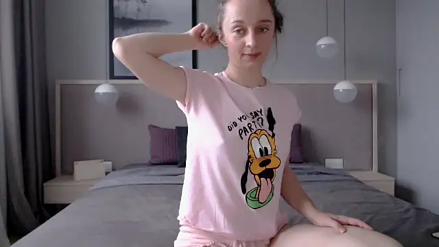 ShySchoolGirl online show from 28, 10, 2025