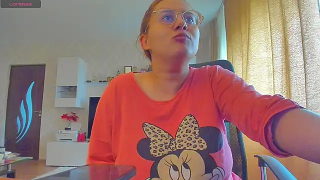 hot evil queen online show from 13, 10, 2025