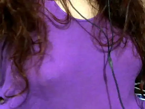 Snapshot of giga-bite chatting on 4, 10, 2025 giga-bite online show from 4, 10, 2025