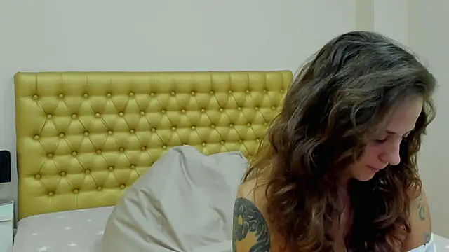 Snapshot of AlmaFancy chatting on 12, 12, 2024 AlmaFancy online show from 12, 12, 2024