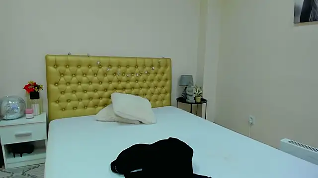 Snapshot of AlmaFancy chatting on 17, 2, 2025 AlmaFancy online show from 17, 2, 2025