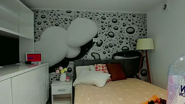 Snapshot of AlmaFancy chatting on 23, 9, 2025 AlmaFancy online show from 23, 9, 2025