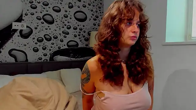 Snapshot of AlmaFancy chatting on 22, 11, 2025 AlmaFancy online show from 22, 11, 2025