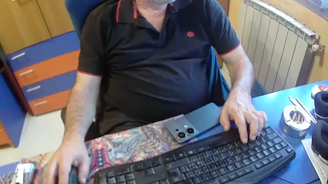 Snapshot of Tango128 chatting on 22, 9, 2025 Tango128 online show from 22, 9, 2025