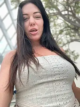 Snapshot of LilliThelo chatting on 22, 10, 2025 LilliThelo online show from 22, 10, 2025
