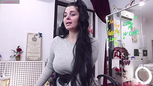 Snapshot of LexyRene chatting on 19, 11, 2025 LexyRene online show from 19, 11, 2025