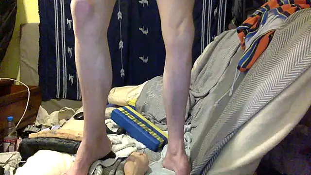 Snapshot of londonfuckwhore chatting on 18, 12, 2025 londonfuckwhore online show from 18, 12, 2025