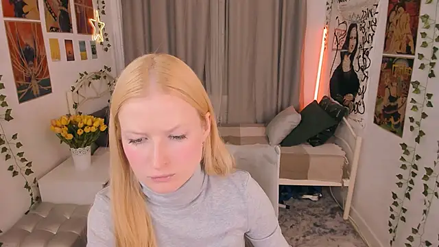 Laly Peach online show from 11, 10, 2025