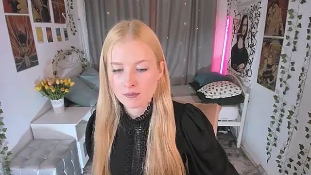 Laly Peach online show from 11, 11, 2025