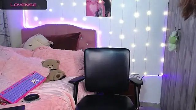 Snapshot of camy_doll chatting on 26, 11, 2025 camy doll online show from 26, 11, 2025