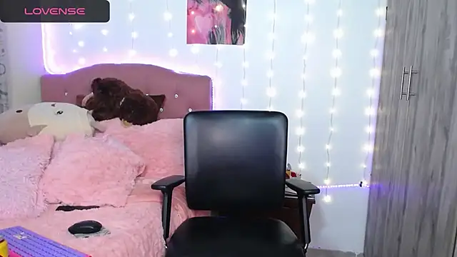 Snapshot of camy_doll chatting on 14, 12, 2025 camy doll online show from 14, 12, 2025