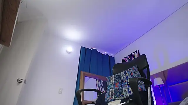 lizzy squirt online show from 17, 1, 2025