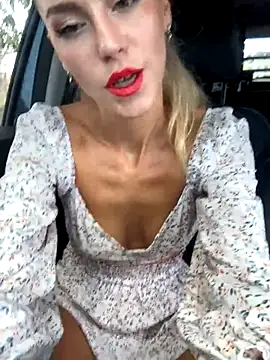 Snapshot of nicole_98 chatting on 10, 10, 2025 nicole 98 online show from 10, 10, 2025