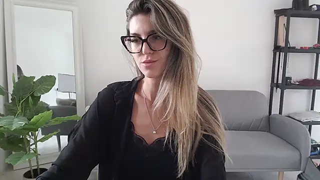 Snapshot of nicole_98 chatting on 19, 11, 2025 nicole 98 online show from 19, 11, 2025