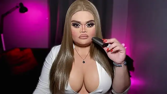 Snapshot of KarolinaThompson chatting on 7, 4, 2026 KarolinaThompson online show from 7, 4, 2026