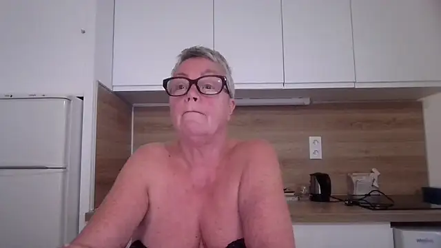 GrannyChrissy68 online show from 21, 9, 2025