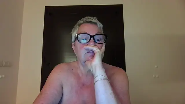 GrannyChrissy68 online show from 2, 10, 2025