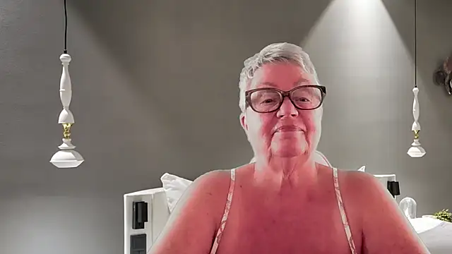GrannyChrissy68 online show from 8, 2, 2026