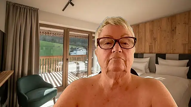 GrannyChrissy68 online show from 12, 3, 2026