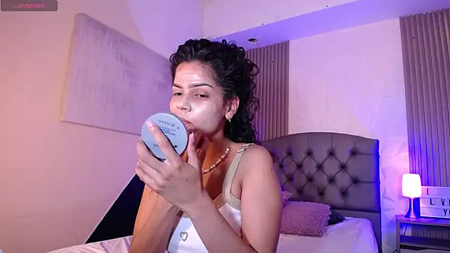 Snapshot of ximena_diaz chatting on 6, 2, 2025 ximena diaz online show from 6, 2, 2025