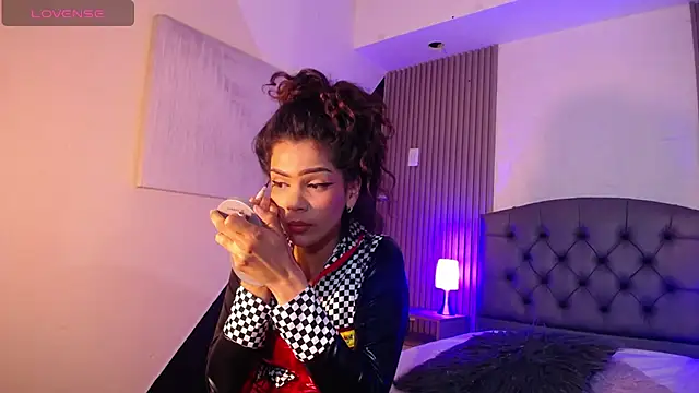 Snapshot of ximena_diaz chatting on 6, 3, 2025 ximena diaz online show from 6, 3, 2025