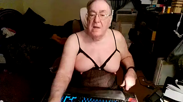 Snapshot of Toastir chatting on 18, 12, 2024 Toastir online show from 18, 12, 2024