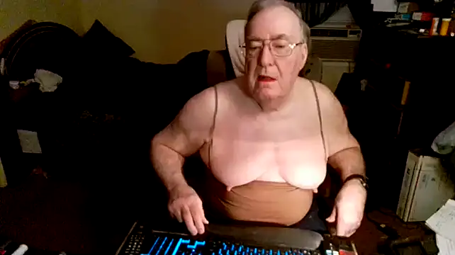 Snapshot of Toastir chatting on 23, 12, 2024 Toastir online show from 23, 12, 2024