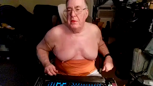 Snapshot of Toastir chatting on 27, 9, 2025 Toastir online show from 27, 9, 2025