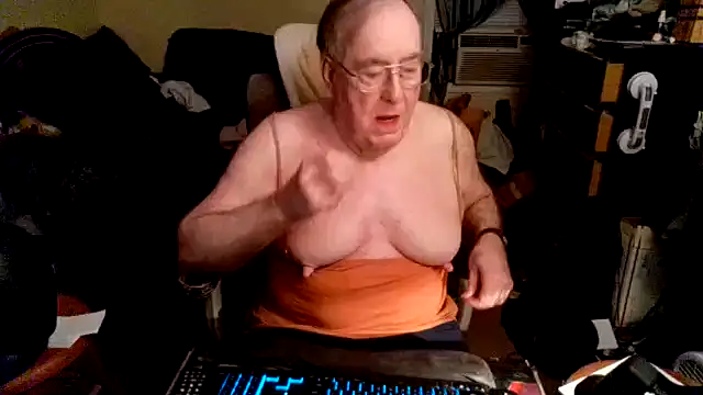 Snapshot of Toastir chatting on 20, 10, 2025 Toastir online show from 20, 10, 2025