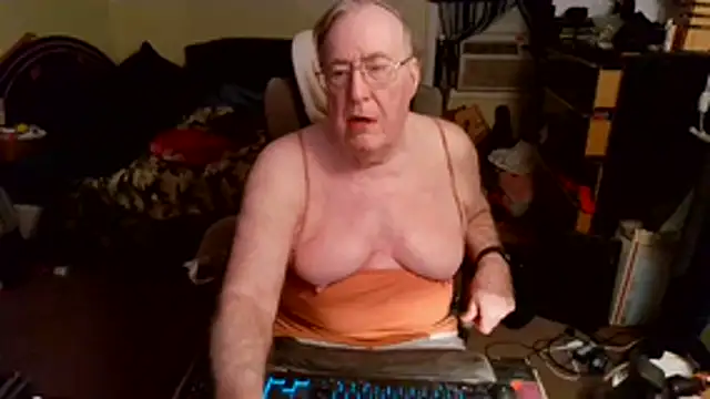 Snapshot of Toastir chatting on 17, 12, 2025 Toastir online show from 17, 12, 2025