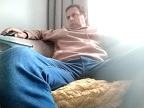 Snapshot of grzes19763 chatting on 12, 9, 2025 grzes19763 online show from 12, 9, 2025