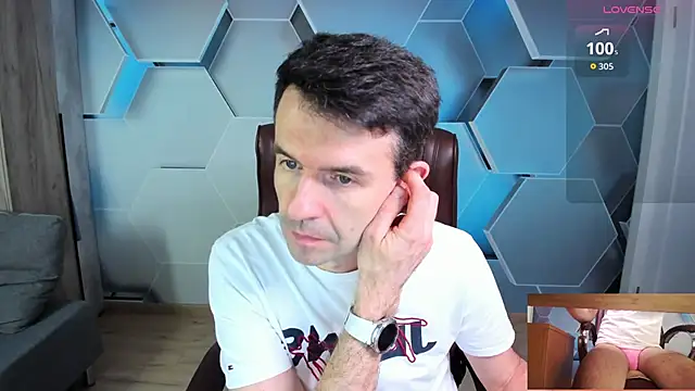 Snapshot of SteveTiger chatting on 3, 3, 2026 SteveTiger online show from 3, 3, 2026