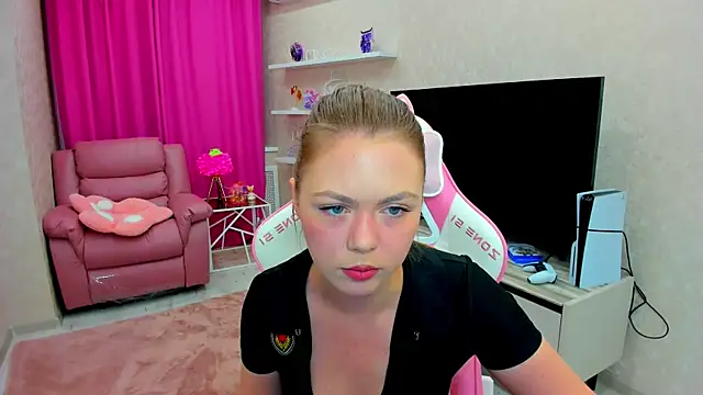 Strawberrye online show from 15, 10, 2025