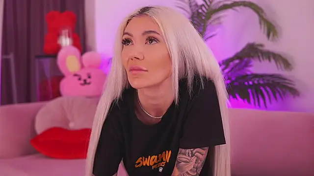 Snapshot of fallingangel chatting on 10, 1, 2025 fallingangel online show from 10, 1, 2025