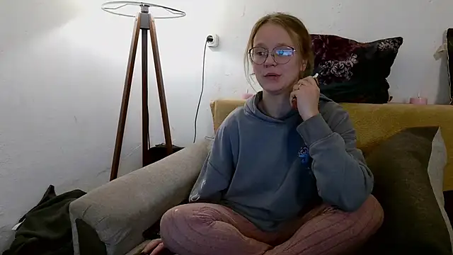 Snapshot of little-leni chatting on 16, 1, 2026 little-leni online show from 16, 1, 2026