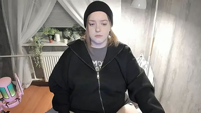 Sophia Edwards online show from 24, 2, 2025