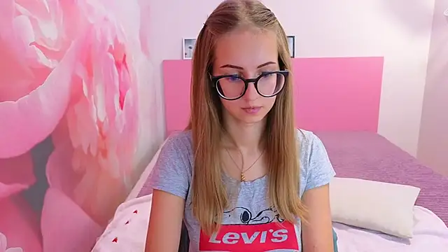 AliceAdams online show from 22, 9, 2025