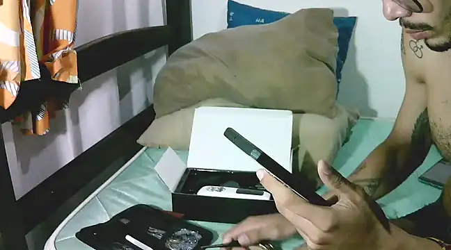 Snapshot of alisterxxx chatting on 3, 1, 2025 alisterxxx online show from 3, 1, 2025