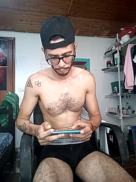 Snapshot of alisterxxx chatting on 8, 1, 2025 alisterxxx online show from 8, 1, 2025