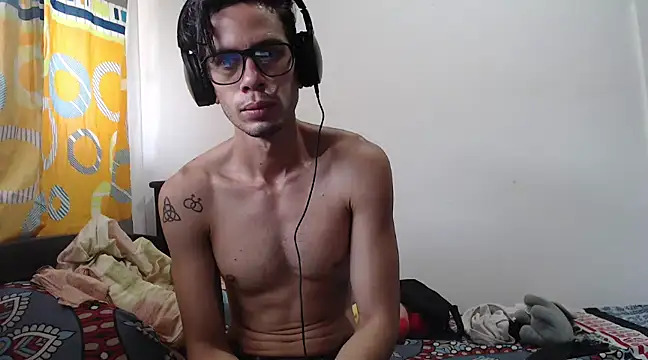Snapshot of alisterxxx chatting on 1, 2, 2025 alisterxxx online show from 1, 2, 2025